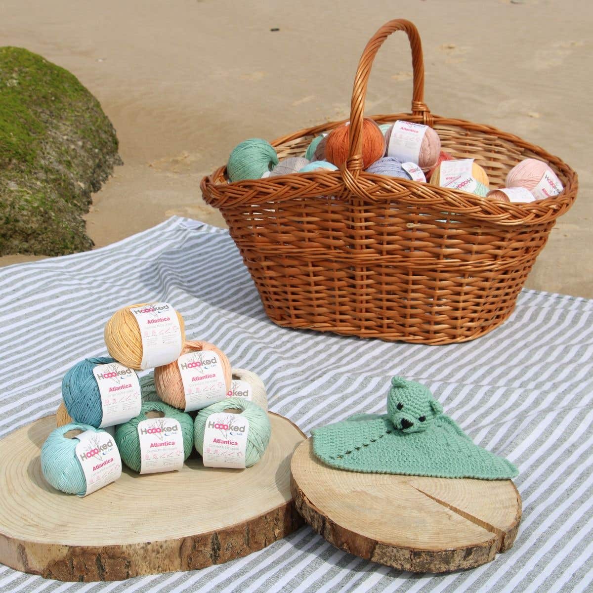 Kit DIY crochet couverture câline ours Bo vert sauge