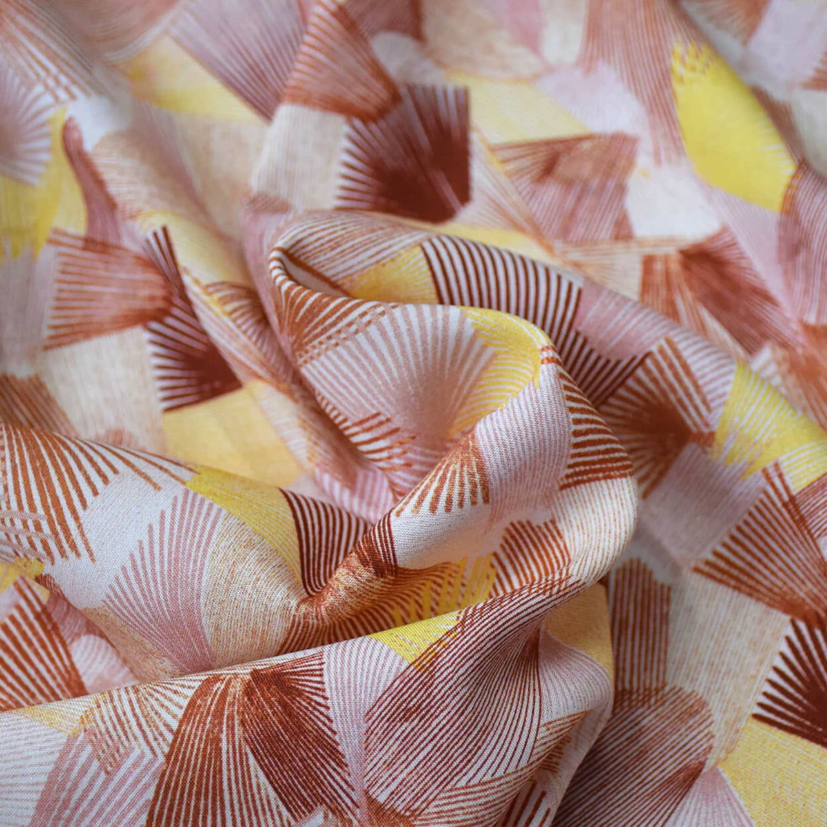 Tissu viscose Kaléidoscope nude – vendu par 50 cm