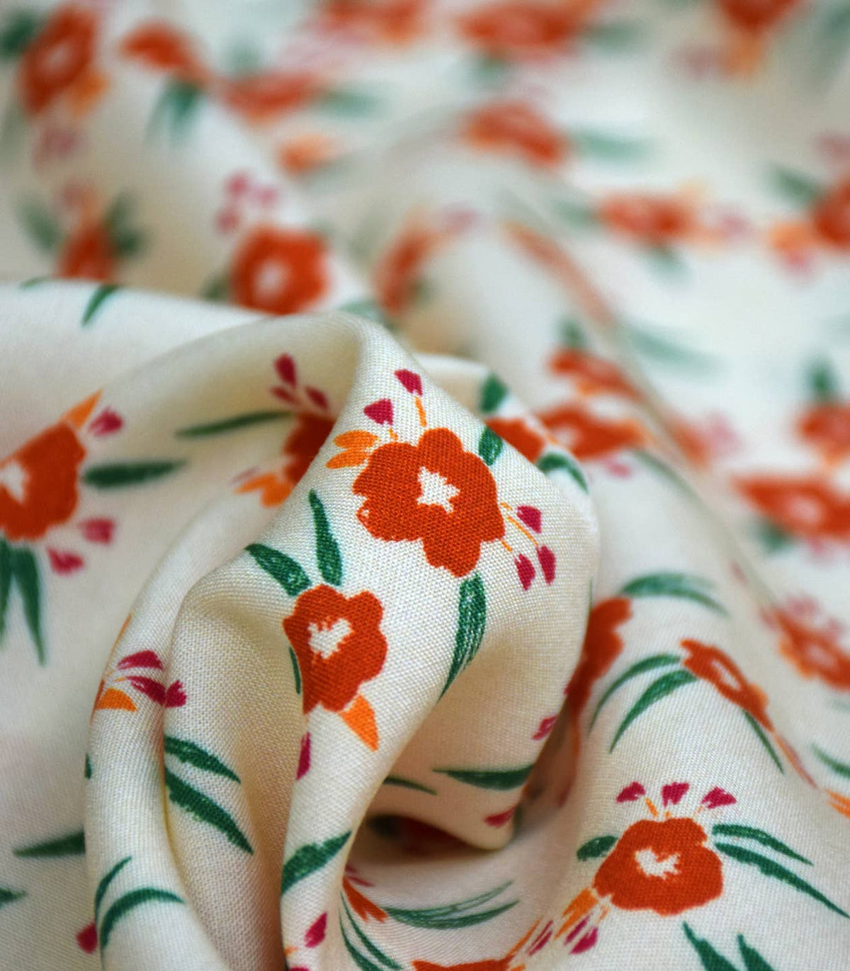 Tissu viscose Poppy Prairie fleuri – vendu par 50 cm