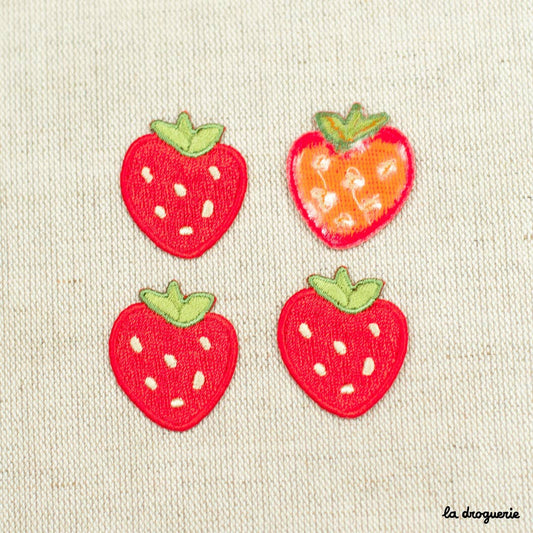 Ecusson fruit fraise 33 x 28 mm