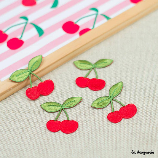 Ecusson fruit cerise 40 x 38 mm