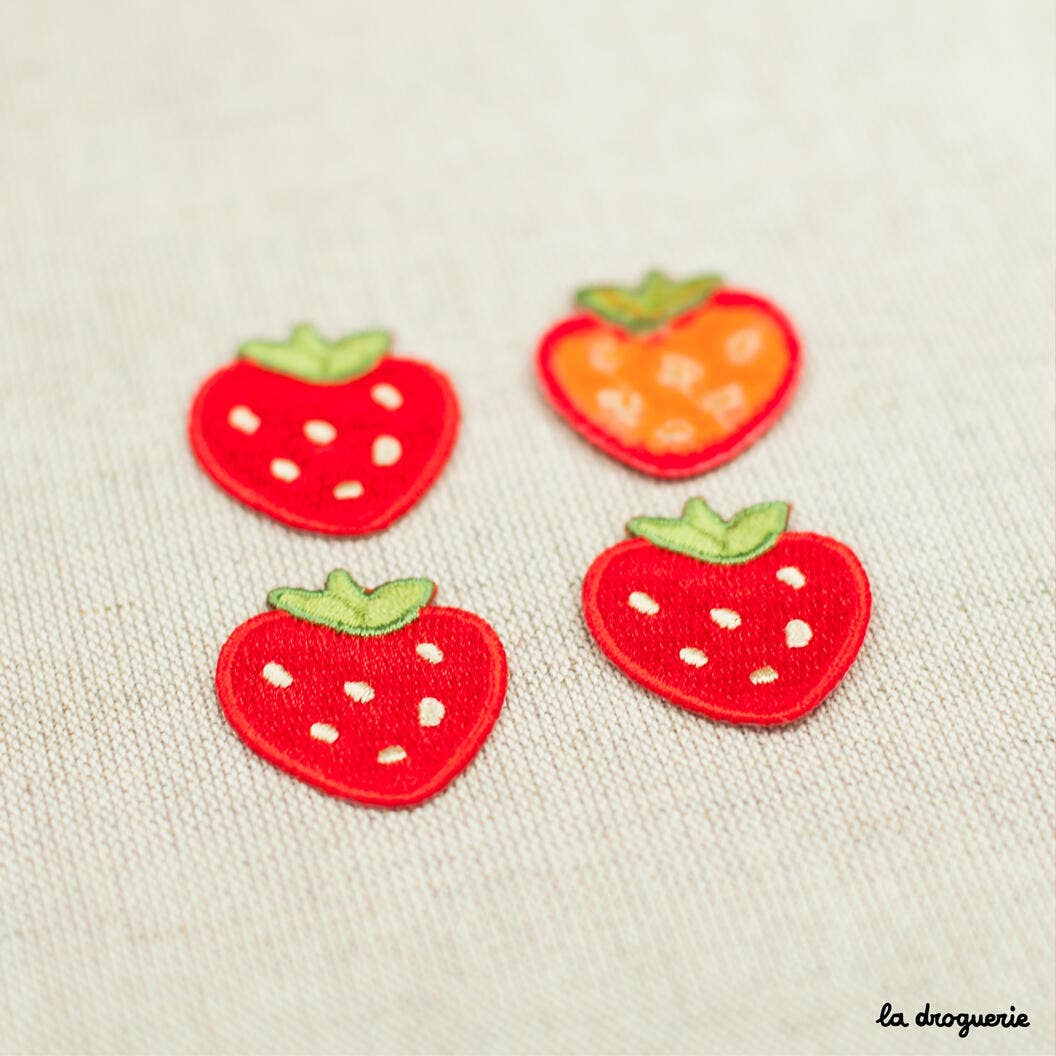 Ecusson fruit fraise 33 x 28 mm