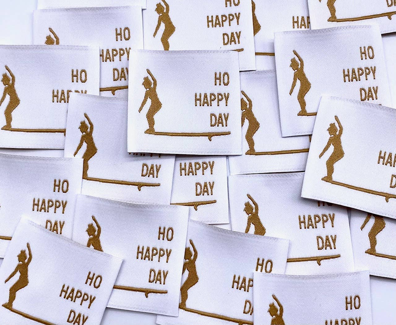 Étiquette à coudre Blanche : Ho Happy Day