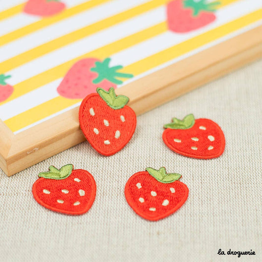 Ecusson fruit fraise 33 x 28 mm