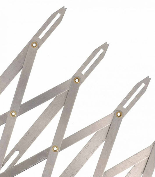 Jauge extensible pour espacer les boutonnières