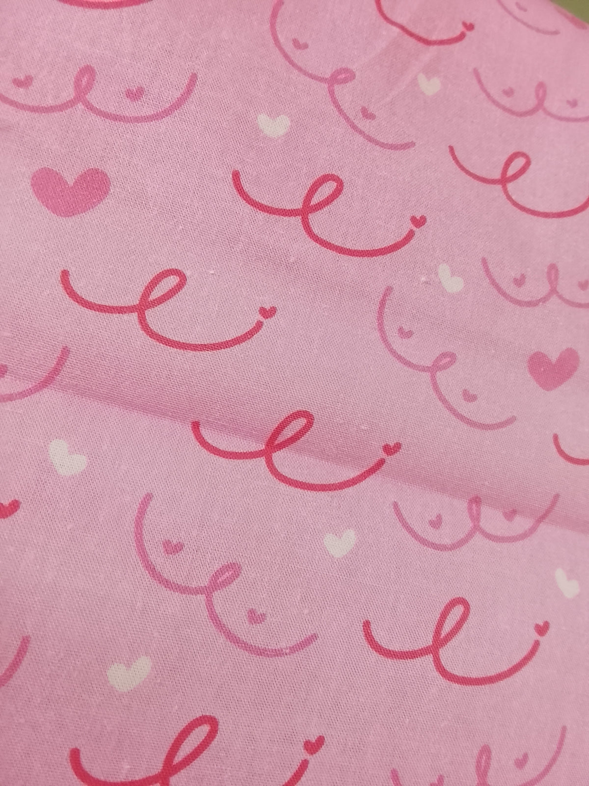 Tissu coton Octobre Rose motif seins - vendu par 50 cm